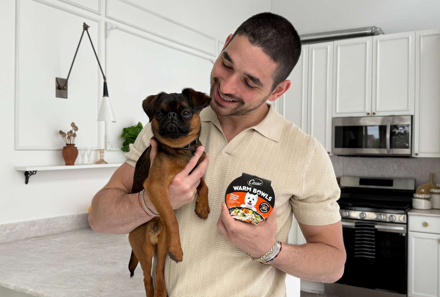 DWTS Pro Alan Bersten está esmagando a pista de dança e sendo um pai de cachorro
